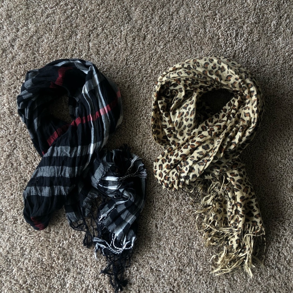 Graphic Scarves 🧣(SOLD)